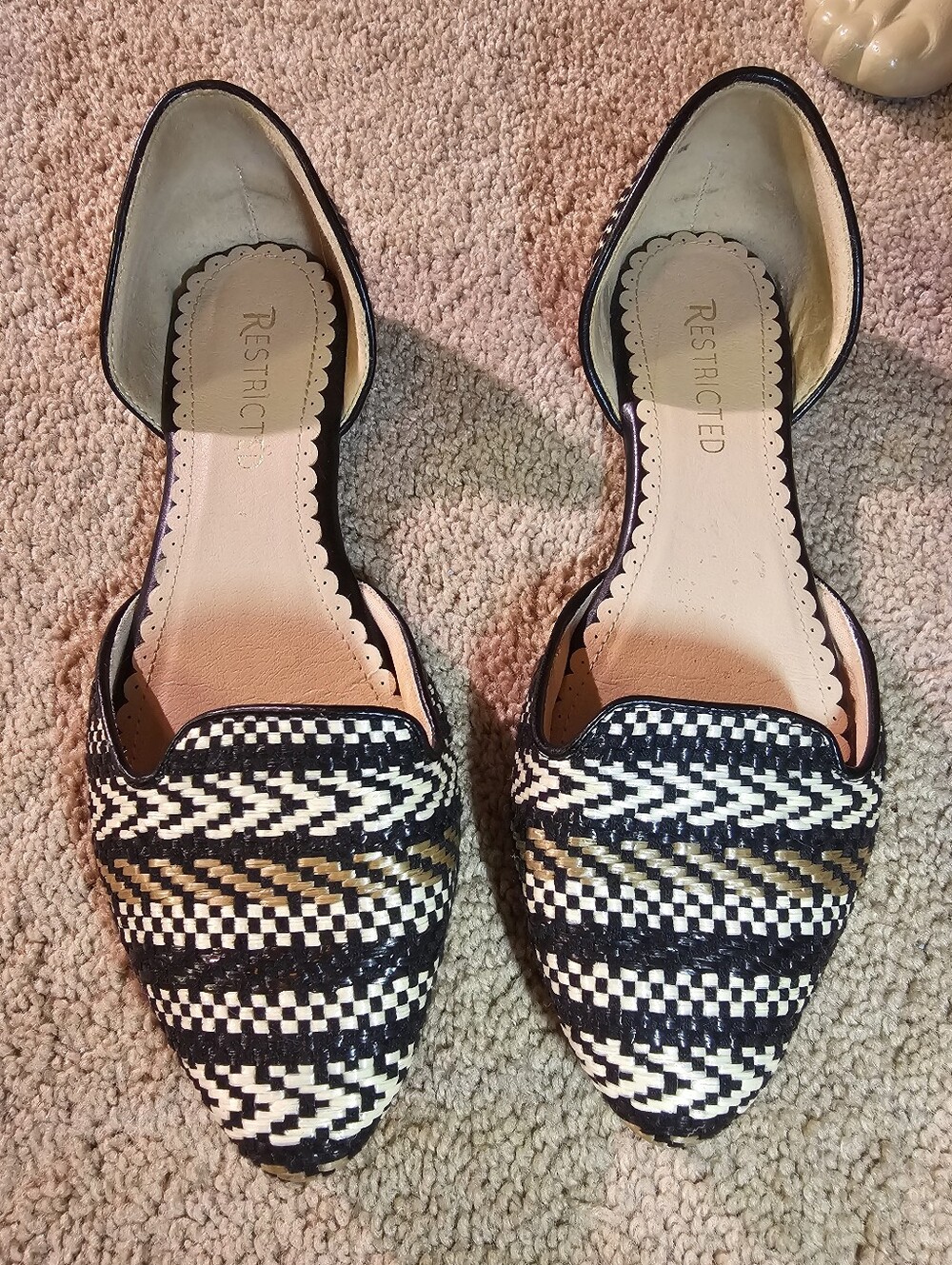 Restricted brand woven pattern d'Orsay flats. Size 7.5